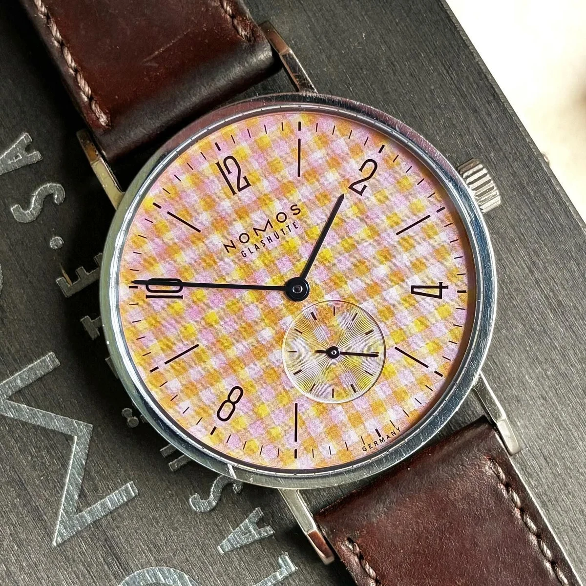 NOMOS Tangente BBQ, front view