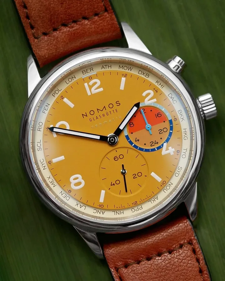 Club Sport neomatik Worldtimer Dune watch