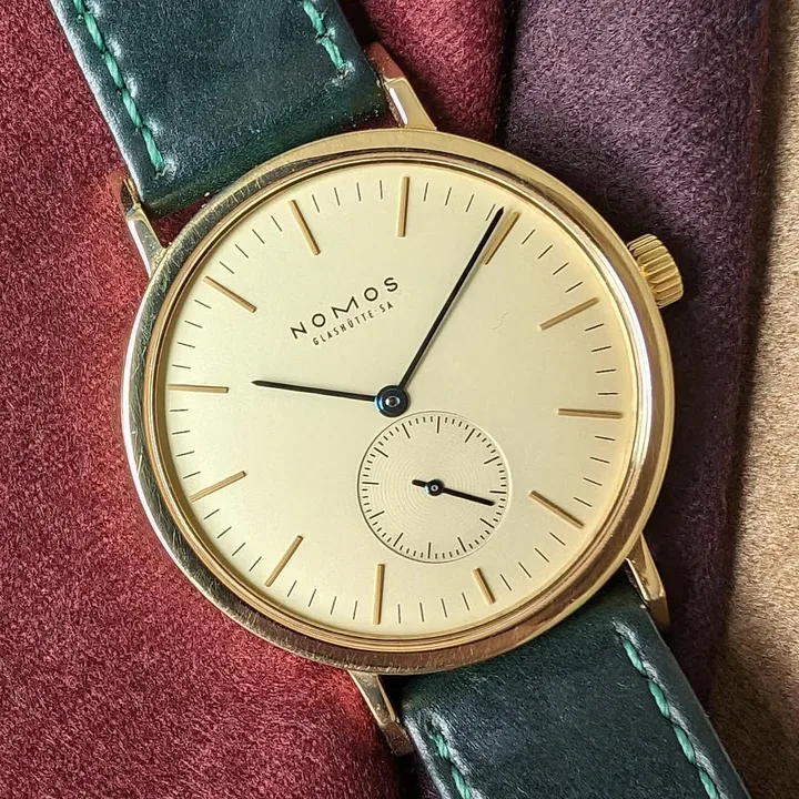 Tangente Gold Index watch
