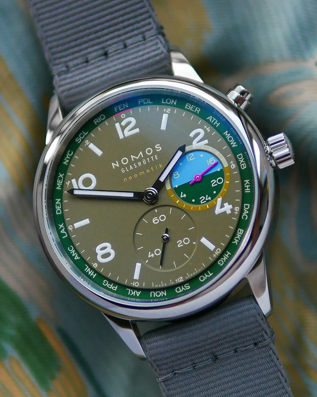 NOMOS Club Sport neomatik Worldtimer Jungle, front view