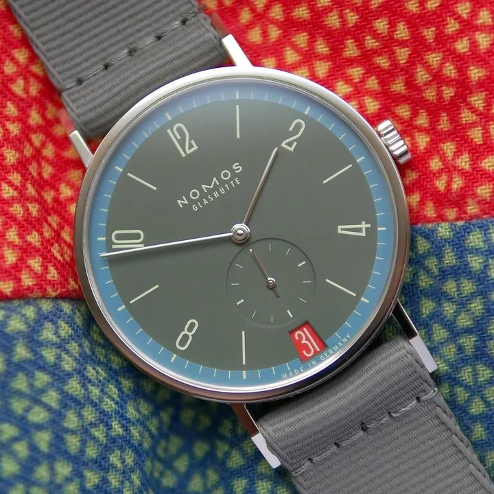 Tangente 38 Date Lakritze watch
