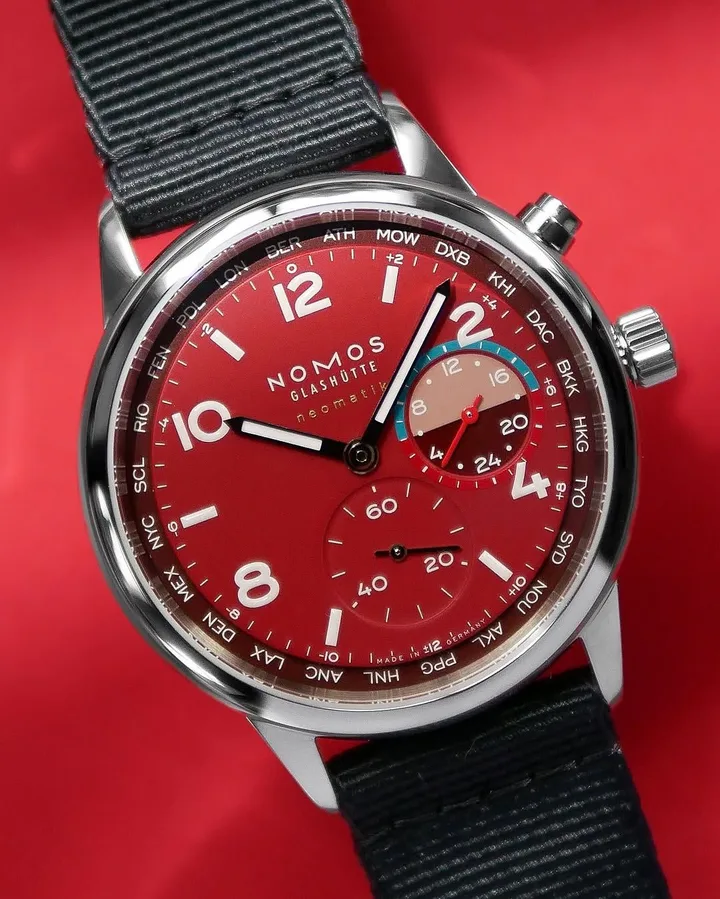 Club Sport neomatik Worldtimer Magma watch
