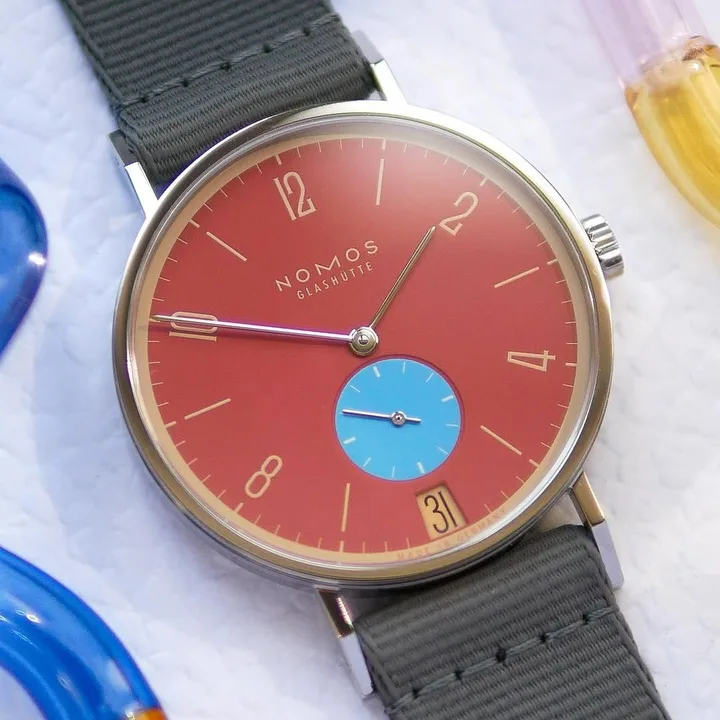 Tangente 38 Date Ziegelblau watch