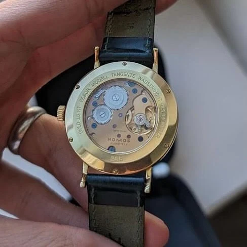 Caseback of the Tangente Gold Index