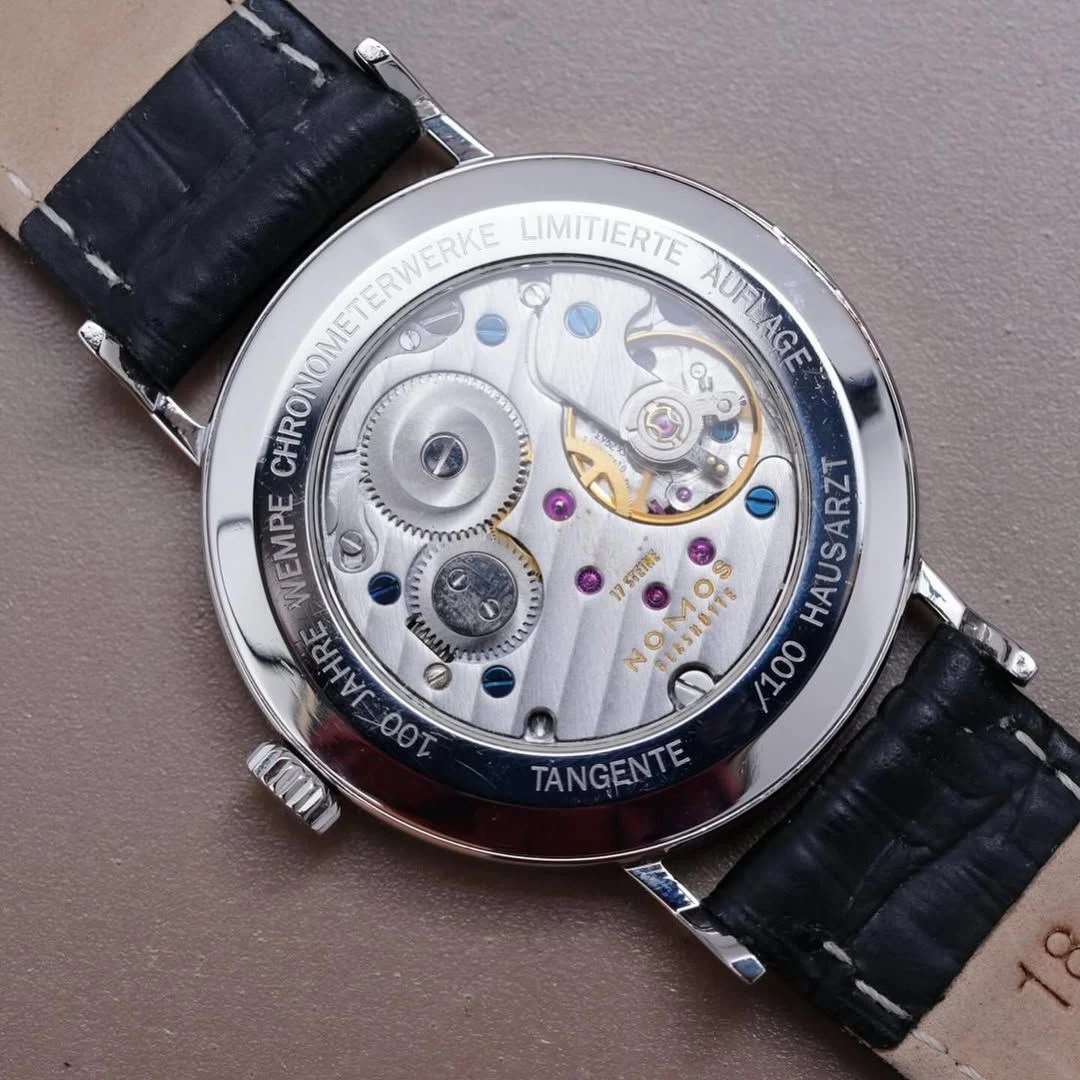 Caseback of the Tangente Hausarzt