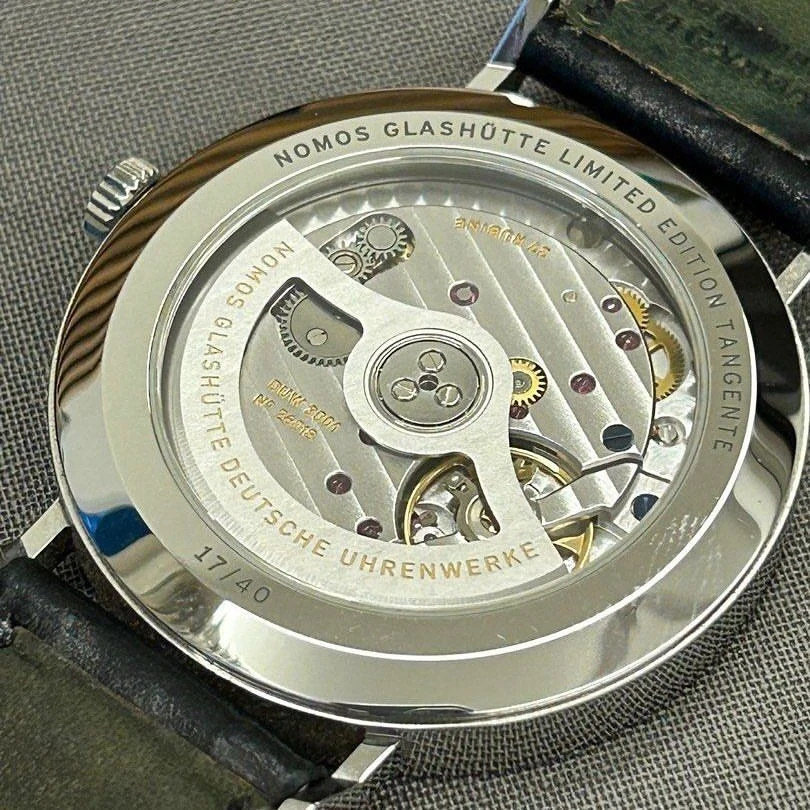 Caseback of the Tangente MOVE FAST
