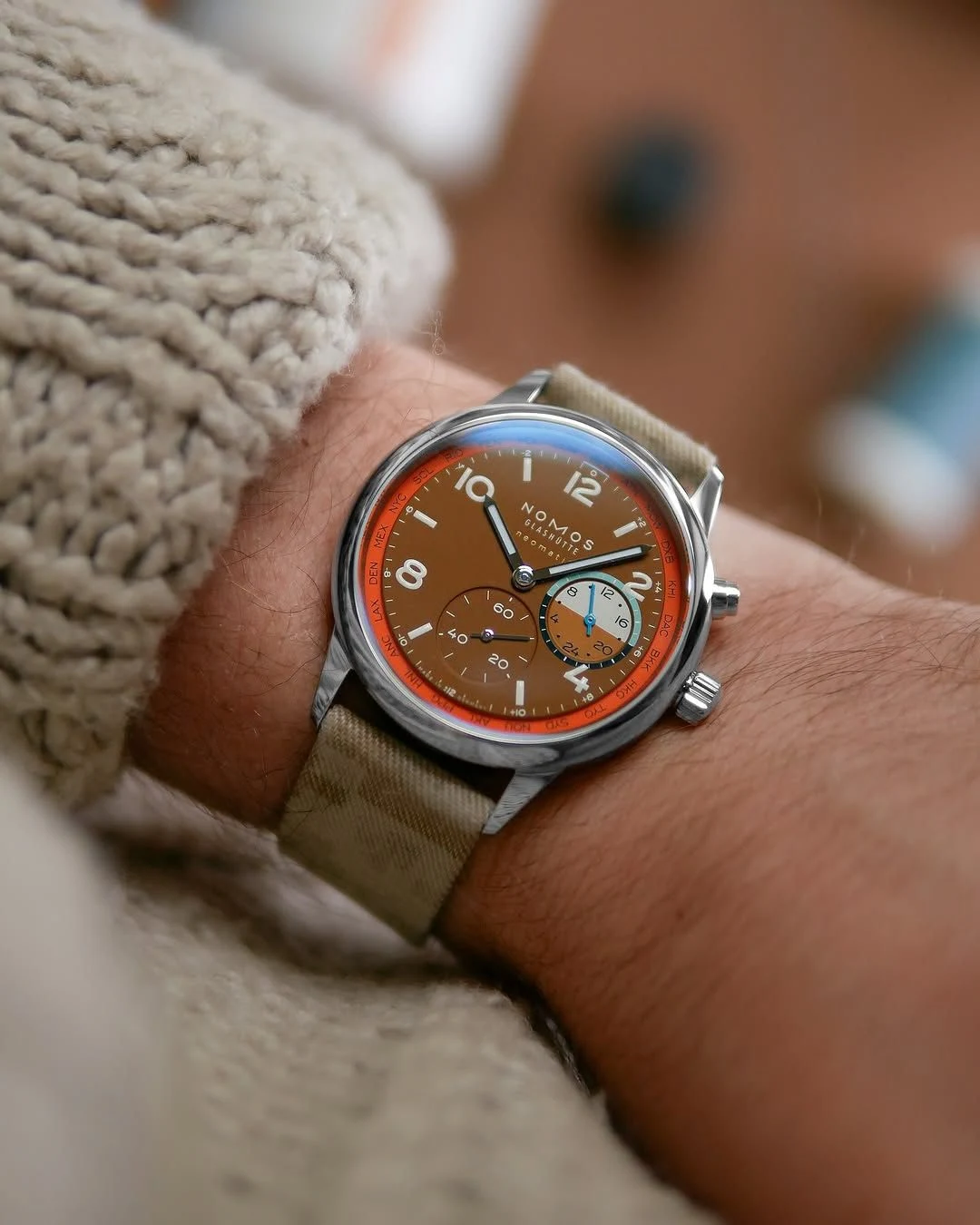 Detail view of the Club Sport neomatik Worldtimer Canyon