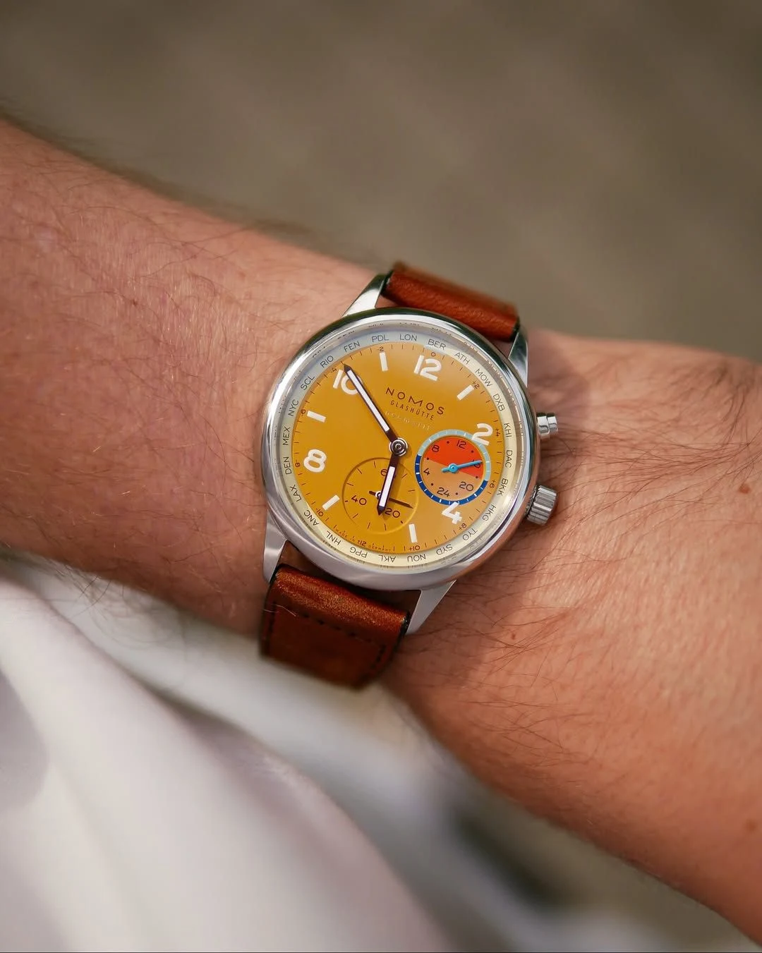 Detail view of the Club Sport neomatik Worldtimer Dune