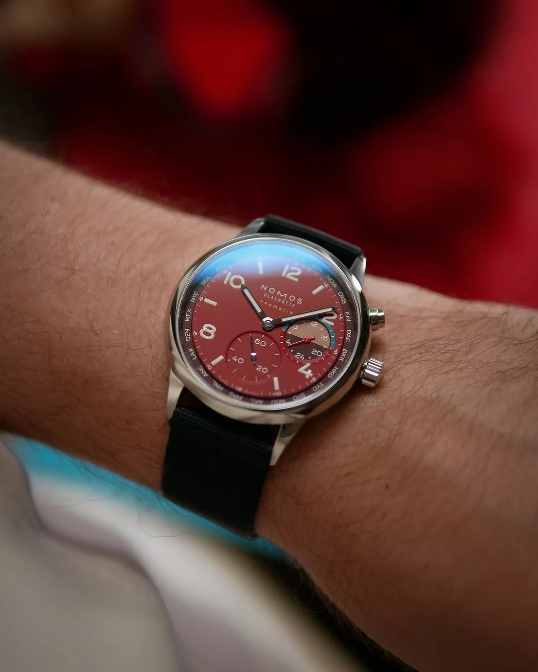 Detail view of the Club Sport neomatik Worldtimer Magma