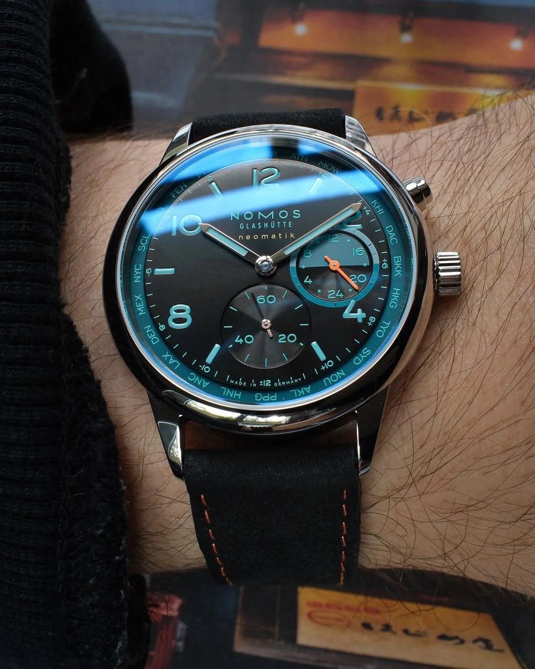 Detail view of the Club Sport neomatik Worldtimer Trace