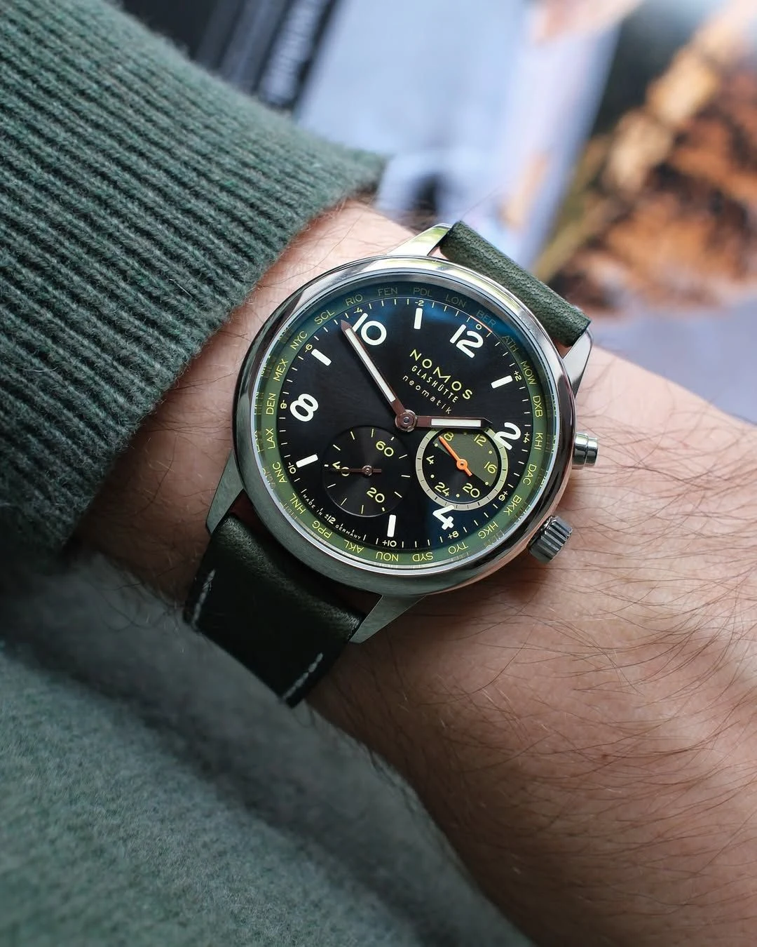 Detail view of the Club Sport neomatik Worldtimer Vector