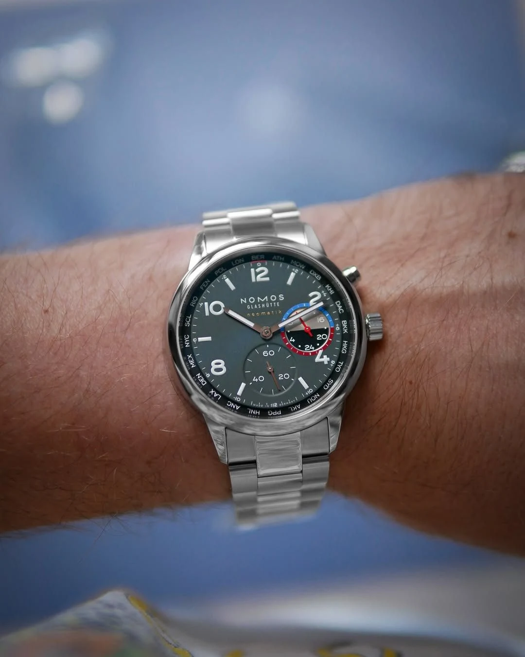 Detail view of the Club Sport neomatik Worldtimer Volcano