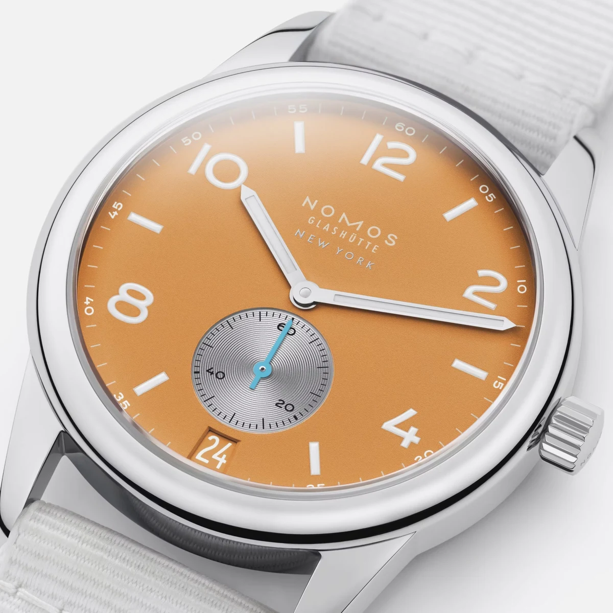 Dial of the Club 38 Date Sienna
